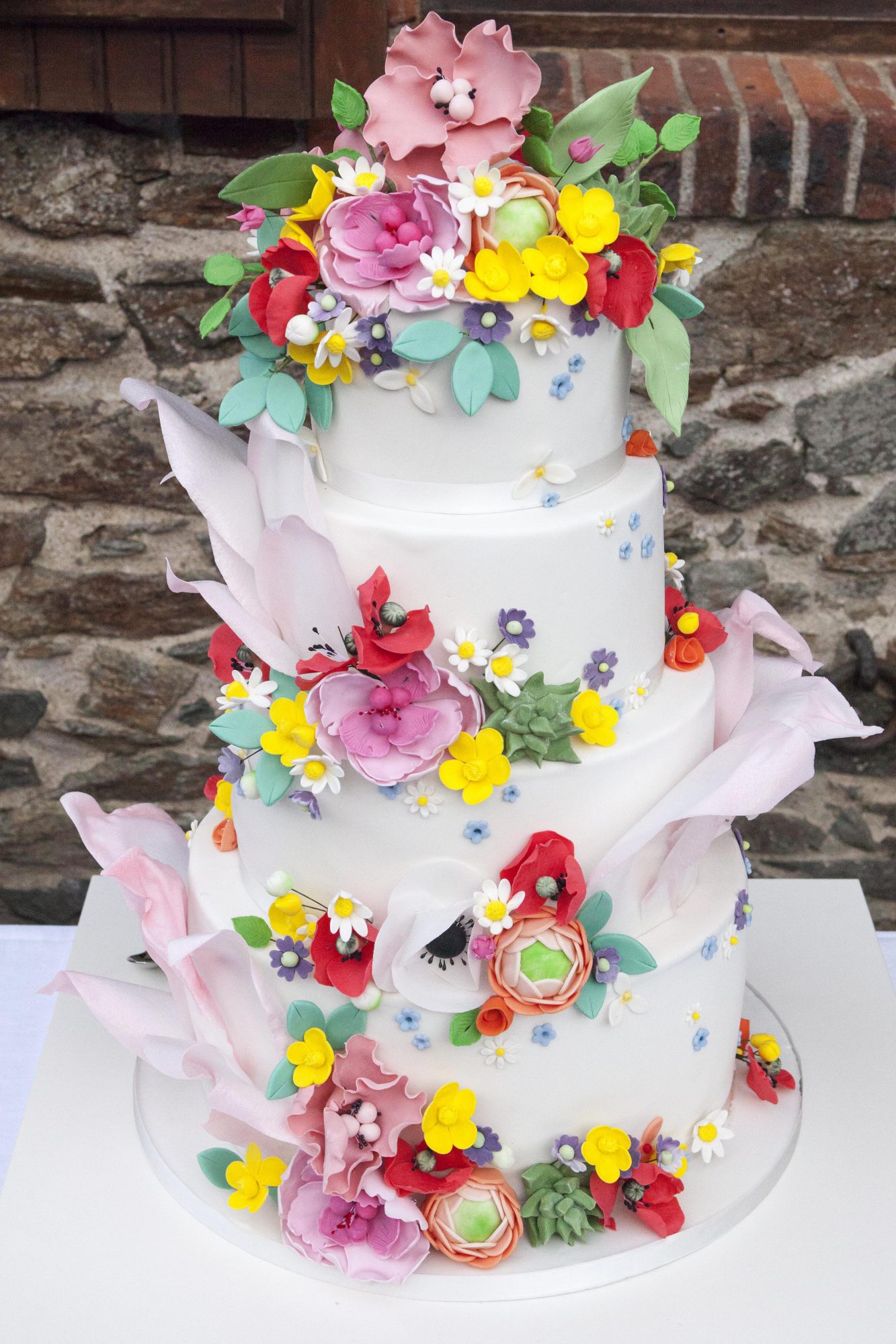 wedding cake fleurs, champêtre, fun, personnalisé, naturel, multicolor, colorés, joyeux, léger, plumes, feuilles