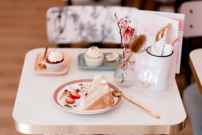 Photo d'ambiance d'une part de cake dans notre cake shop