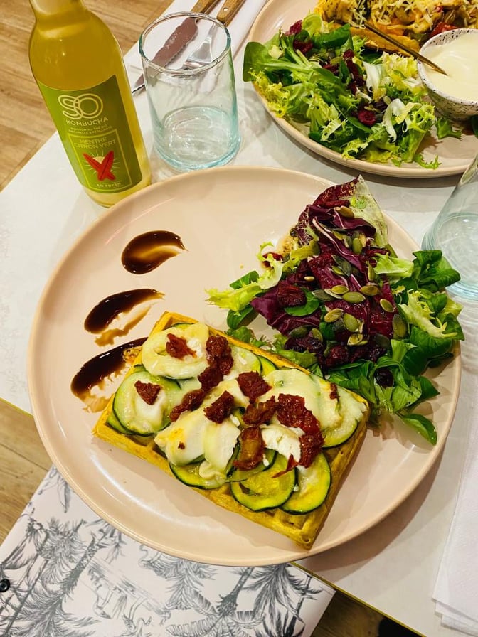 Tartine chèvre Courgette marinées, chèvre chaud et tomates séchées